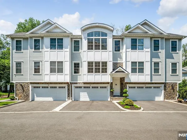 110 Mason Ct #2H, Haworth, NJ 07641