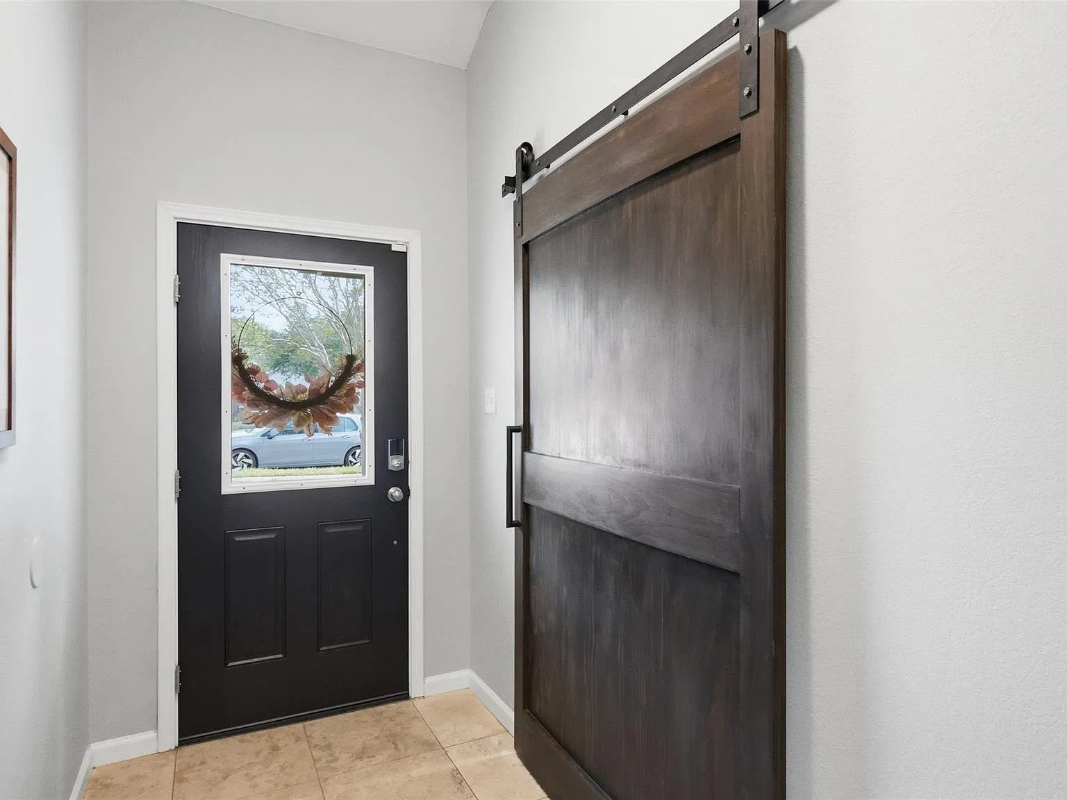4 bed, 2.0 bath, 2037 sqft, $4,000 — Photo 3