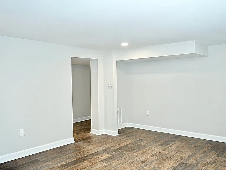 406 Hedge St — Photo 6