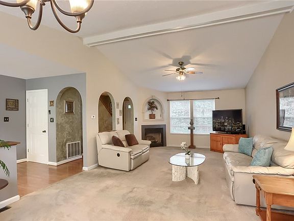 5th image of 109 Shelbourne Dr