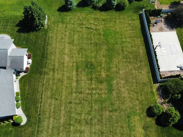 1199 Scott Ridge Dr, Adrian, MI 49221
