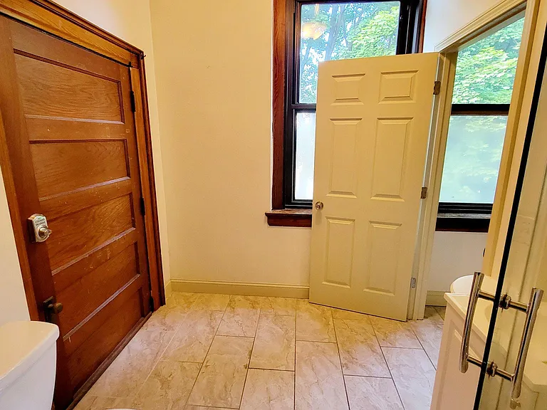 132 Franklin St #202 — Photo 7