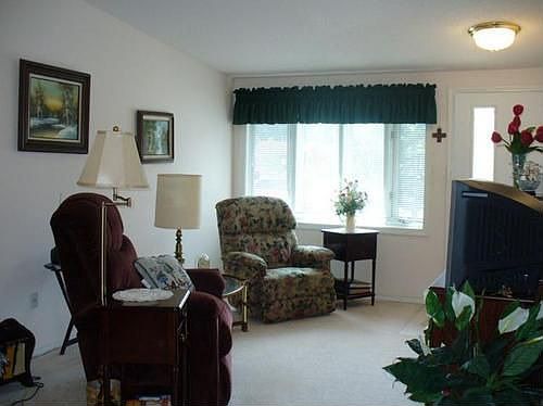 5th image of 402 Morningside Dr Unit 402