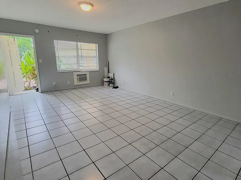 16 NE 20th Ave #6 — Photo 6