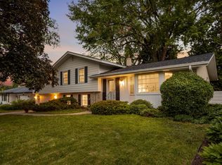 1740 Stanbridge Ave, Roseville, MN 55113