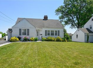 40 Knollwood Rd, West Hartford, CT 06110