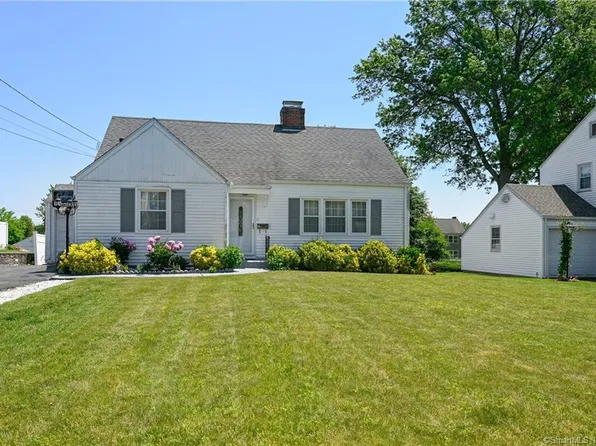 40 Knollwood Road, West Hartford, CT 06110