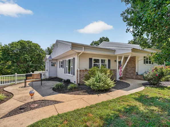 39 Lambert Dr, Mount Carmel, IL 62863