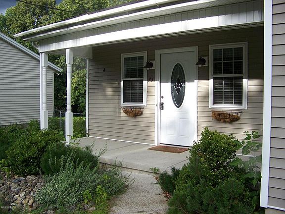 3rd image of 75 Peck Ave