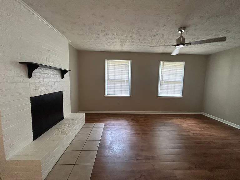 311/313 Jockey Club Dr — Photo 1