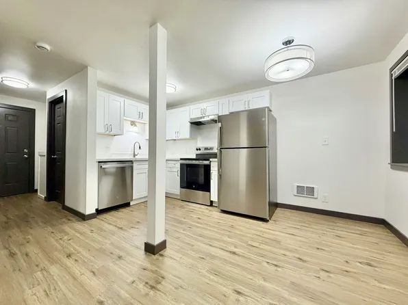 9050 Greenwood Ave N APT 104, Seattle, WA 98103