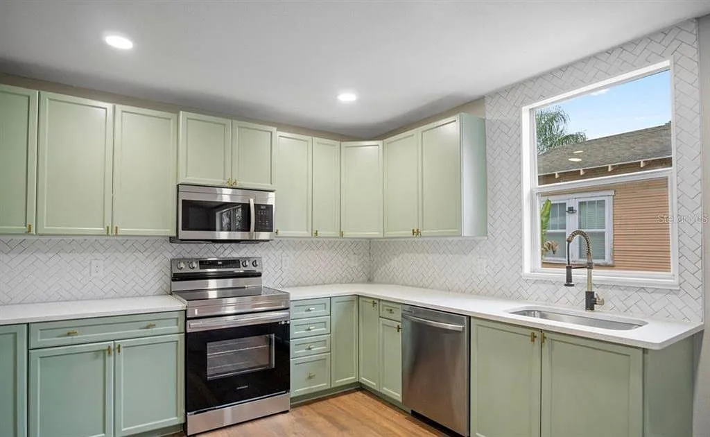 4 bed, 2.0 bath, 1412 sqft, $2,800 — Photo 3