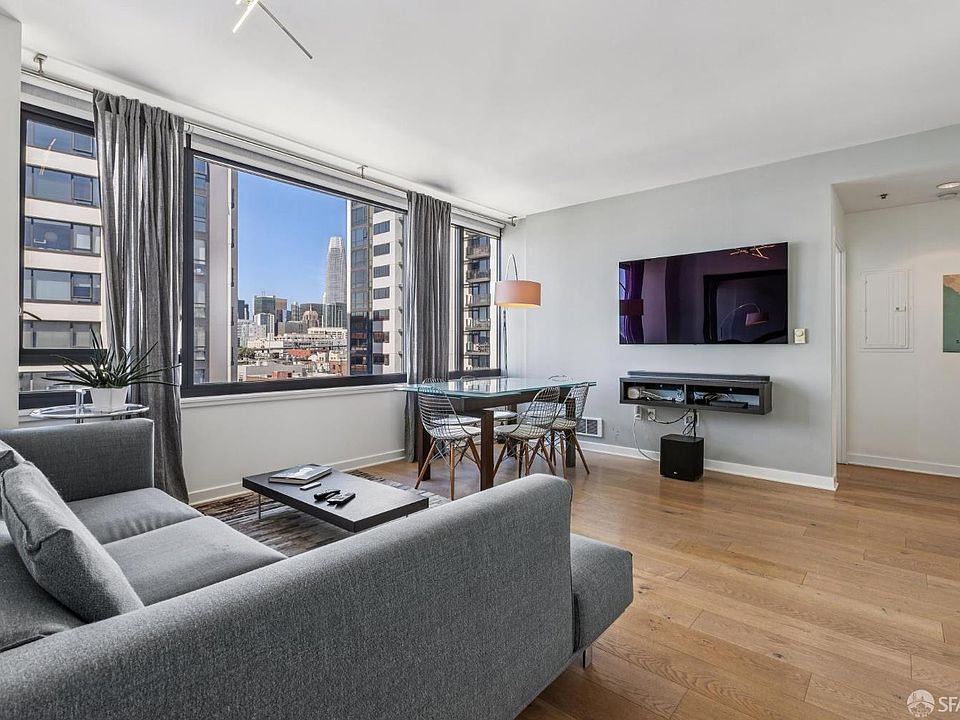 1st image of 260 King St Unit 885