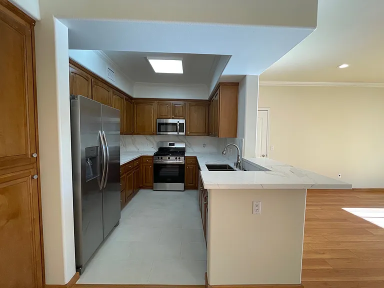 2030 Dracena Dr #17 — Photo 6