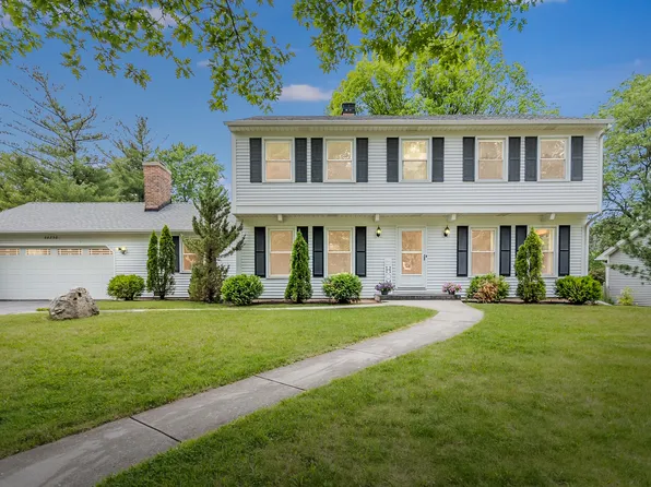 6S250 New Castle Rd, Naperville, IL 60540