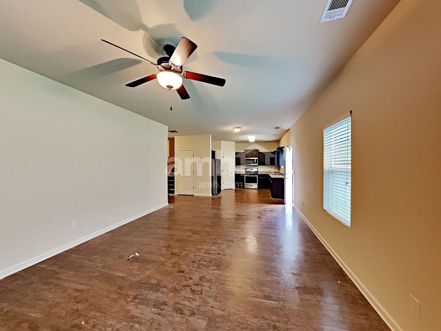 4 bed, 2.5 bath, 1829 sqft, $2,060 — Photo 4