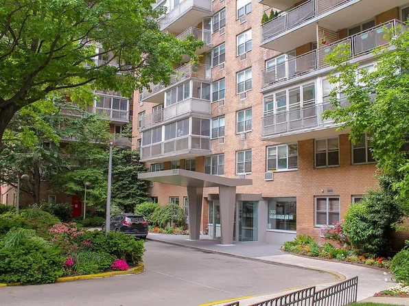 303 West 66th Street image 19 of 20