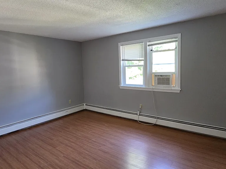 302 Knights Bridge Dr #302 — Photo 8