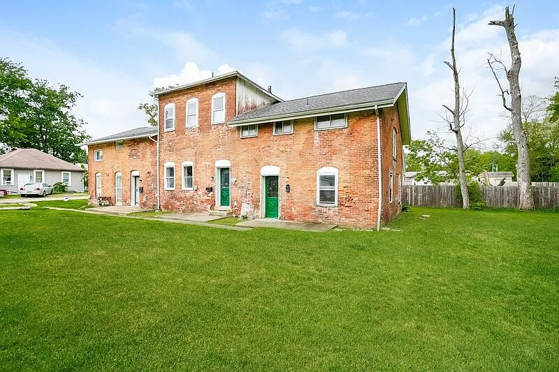 4 bed, 1.0 bath, $1,295 — Photo 2