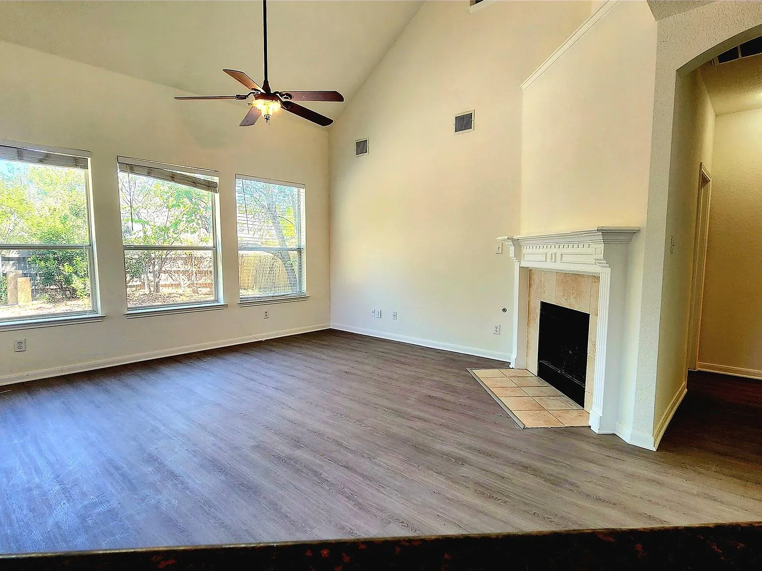 4 bed, 2.5 bath, 2118 sqft, $2,185 — Photo 4