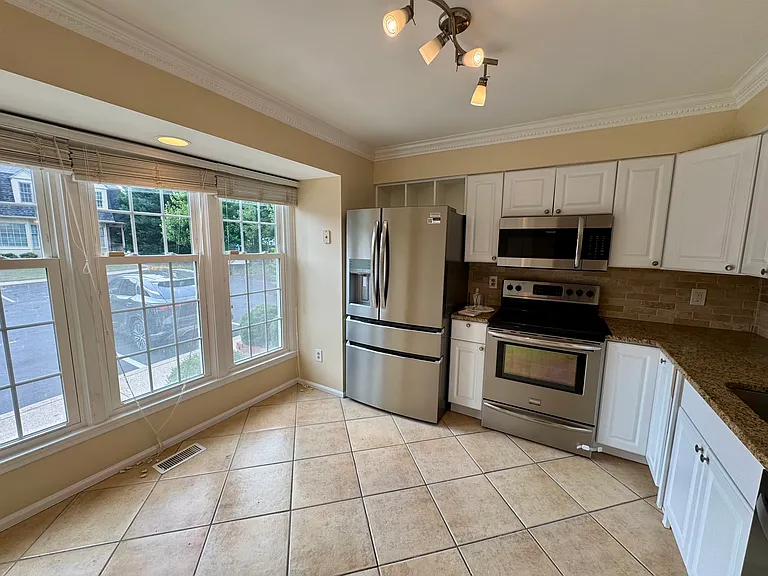 17 Hickory Hill Ct — Photo 2