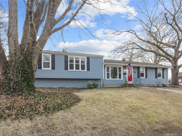 5 Cononchet Trl, East Greenwich, RI 02818
