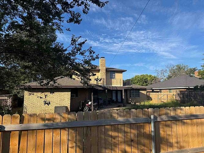 2nd image of 2818 Porter Dr