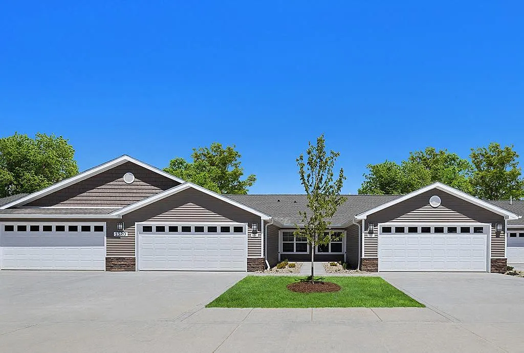 Redwood Kent Tallmadge Road — Photo 1