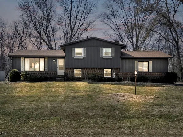 1876 Buckeye St NW, Mogadore, OH 44260