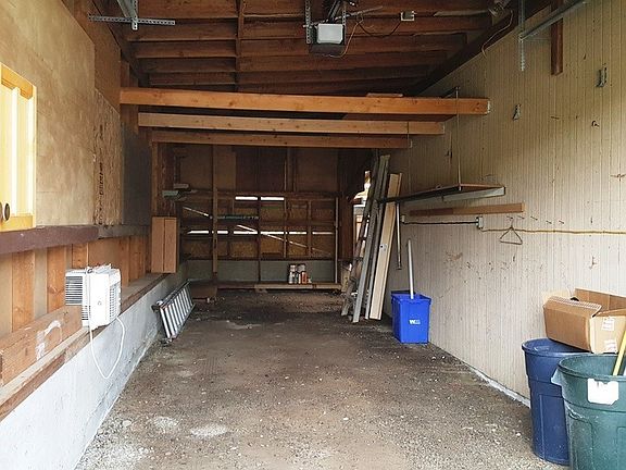 4th image of 1540 23rd St SE