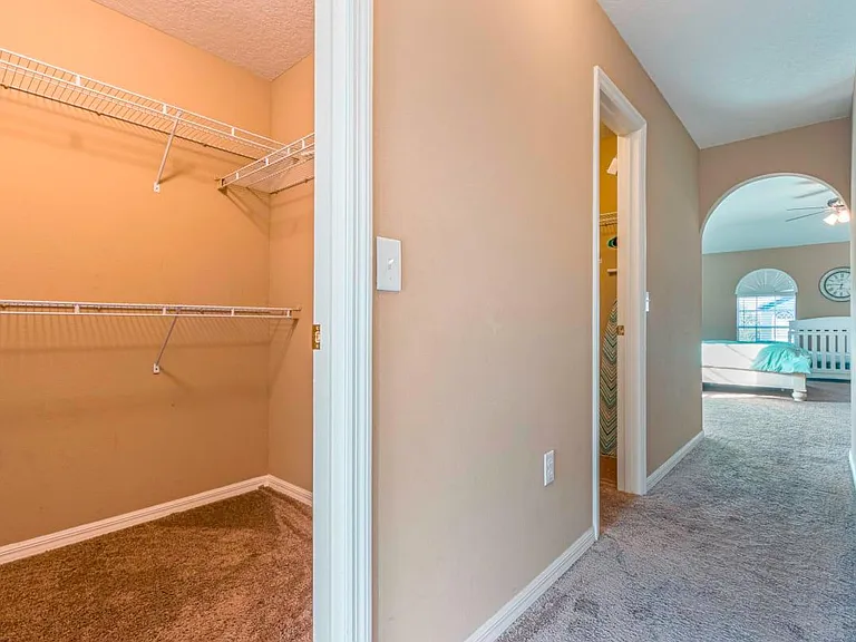 512 Blake Ave — Photo 18