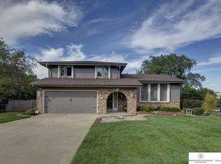 11306 Saratoga St, Omaha, NE 68164