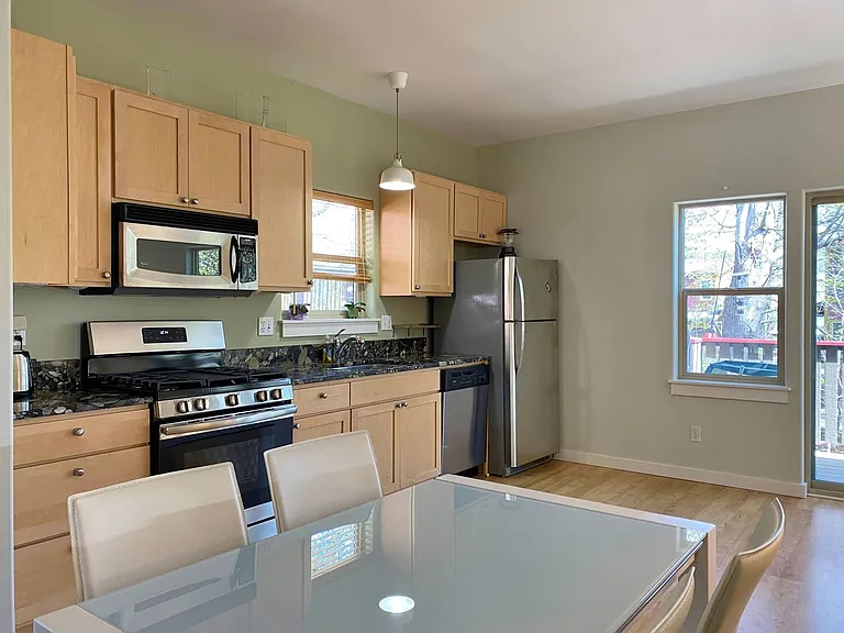 711 Katies Ln — Photo 3
