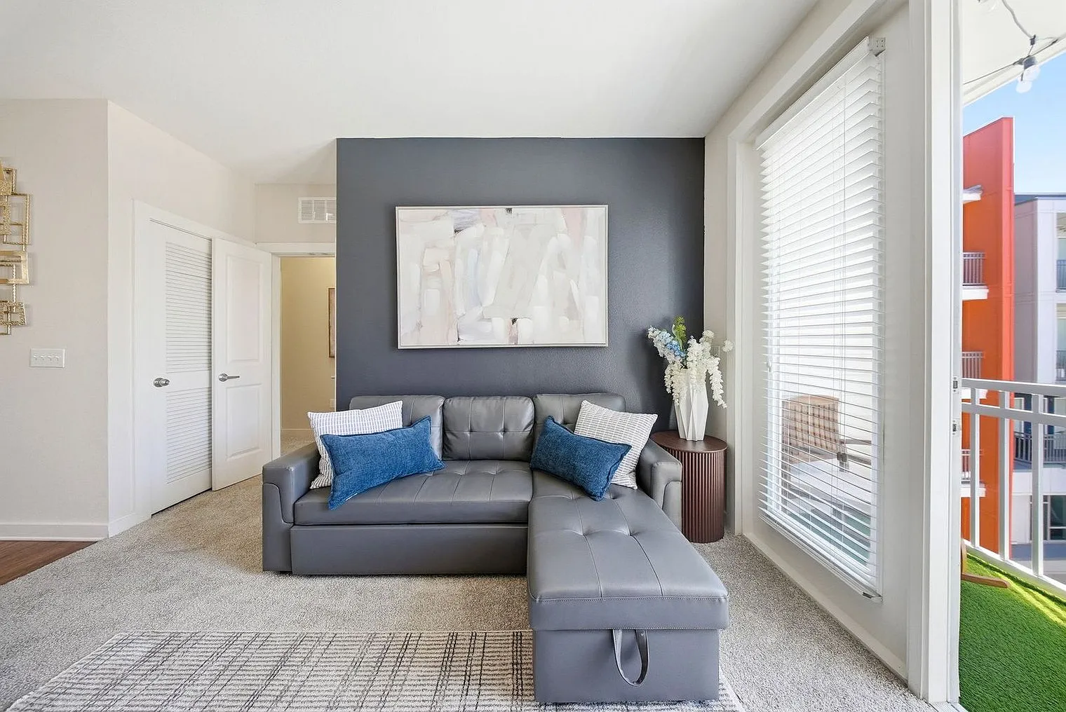 2 bed, 2.0 bath, 1097 sqft, $4,394 — Photo 3