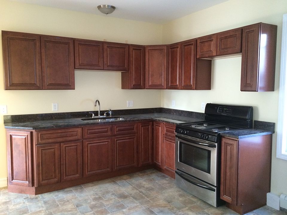 Huge Kitchen w/ Stainless Steel