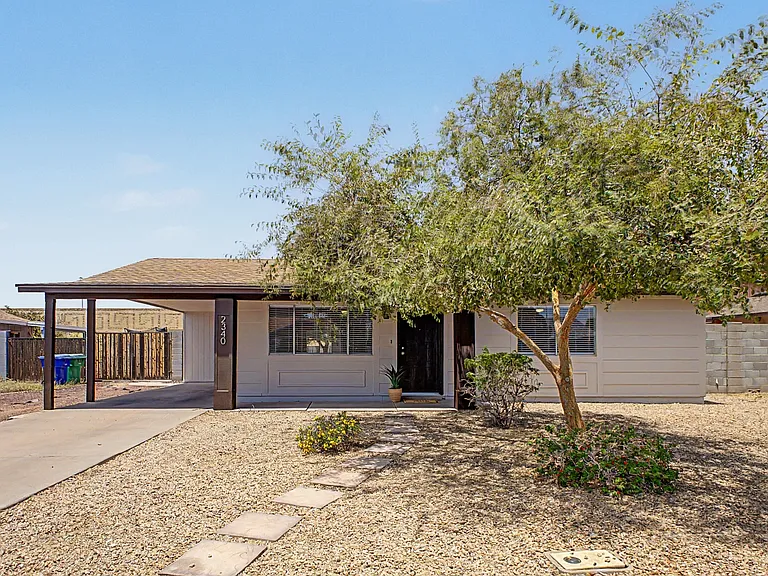 2340 E Isabella Ave — Photo 1