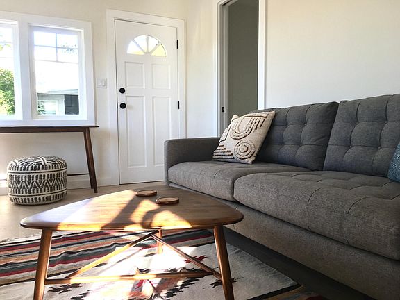 3rd image of 1422 Fairbanks Pl #1422