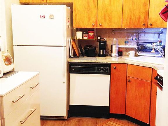 3rd image of 8526 Dumont Ave APT 2