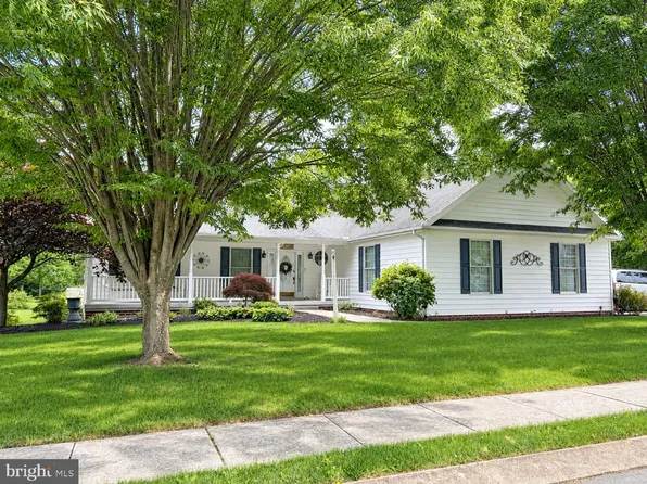 46 Clover Dr, Littlestown, PA 17340