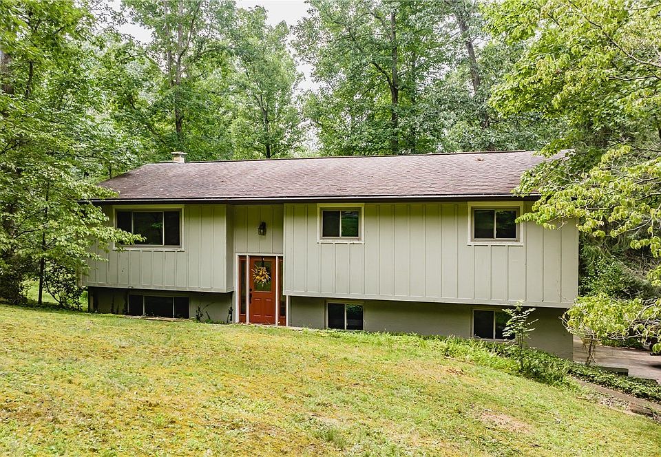 2nd image of 52 Oak Leaf Dr