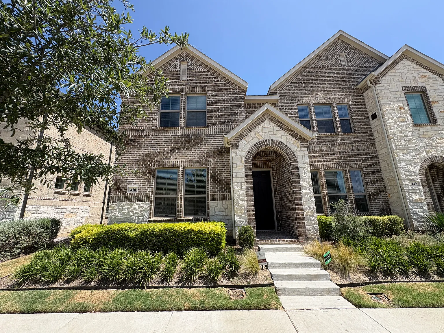 3 bed, 2.5 bath, 2035 sqft, $2,550 — Photo 1