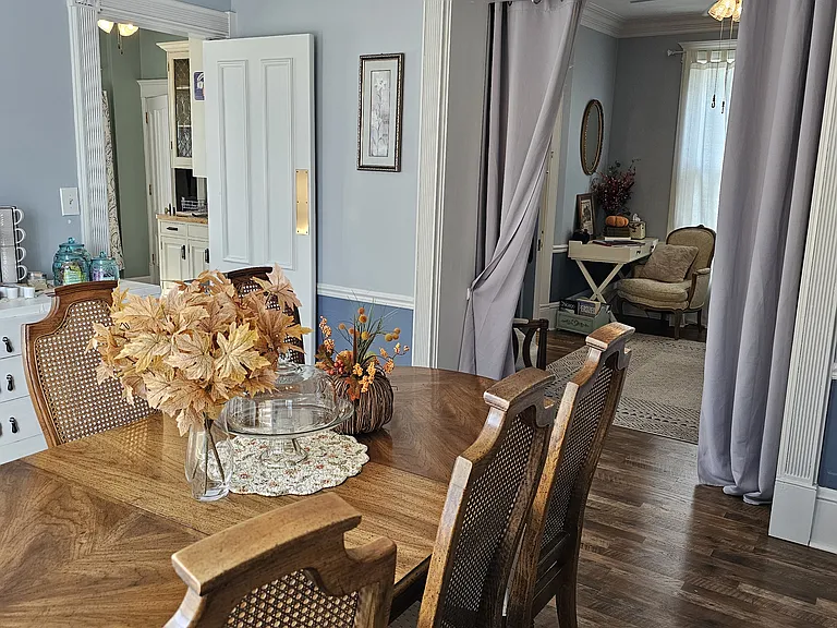 220 E South St — Photo 11