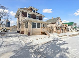 832 10th St SW, Cedar Rapids, IA 52404