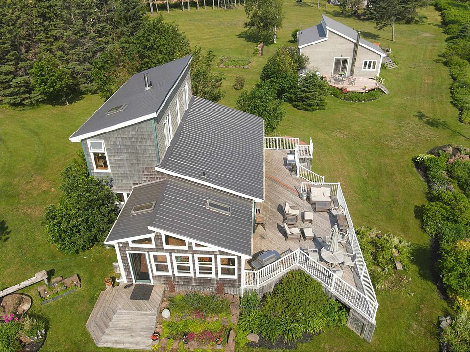 1st image of 7 Bayside Cres