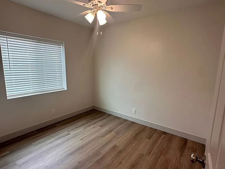 906 Emory Street 931 #933 — Photo 9