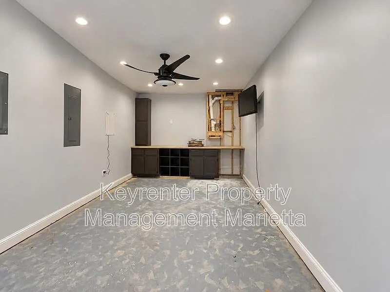 5 bed, 4.5 bath, 5563 sqft, $3,900 — Photo 4