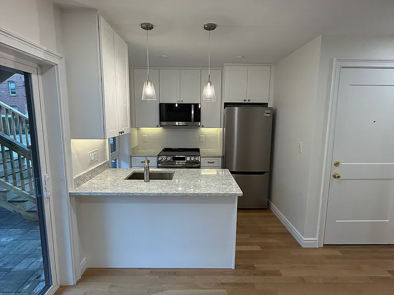 11 Burrill Pl #1 — Photo 1