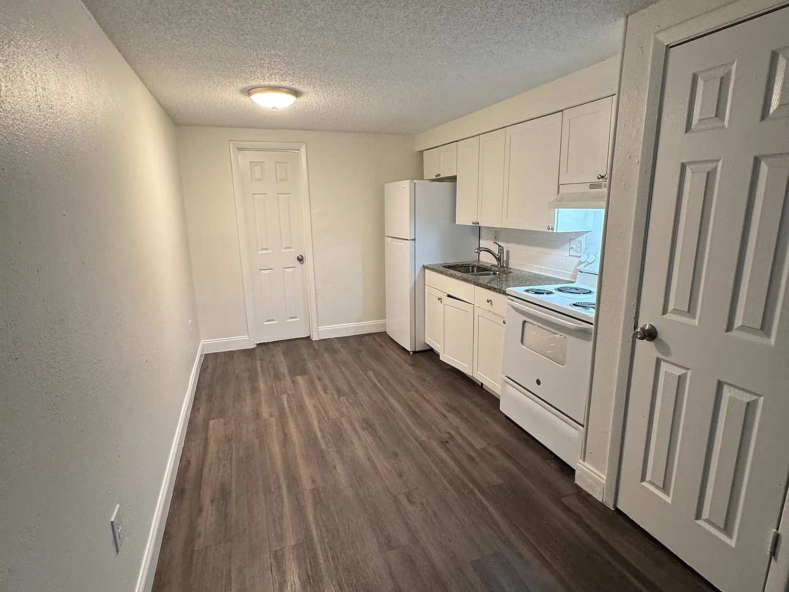 Move in Special - 3 Bedroom @ Hudson Point — Photo 3