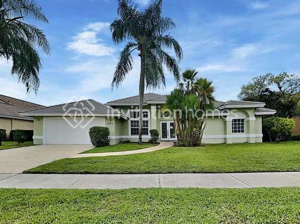 2293 Stonegate Dr, Wellington, FL 33414