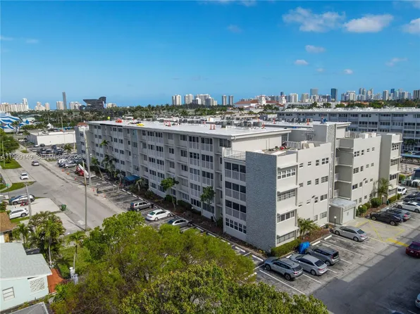 330 SE 2nd St APT 405F, Hallandale Beach, FL 33009